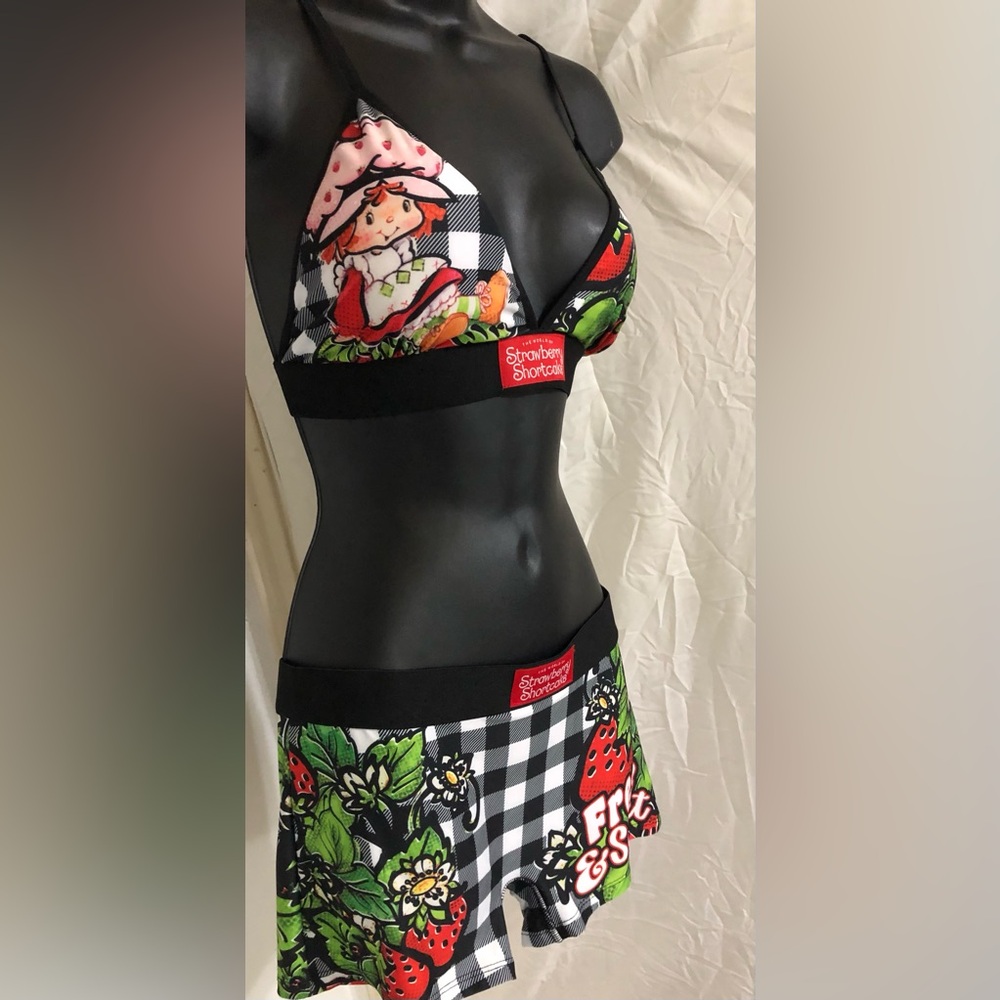 Strawberry shortcake fresh & sweet 2piece bra and micro shorts‎ set size large